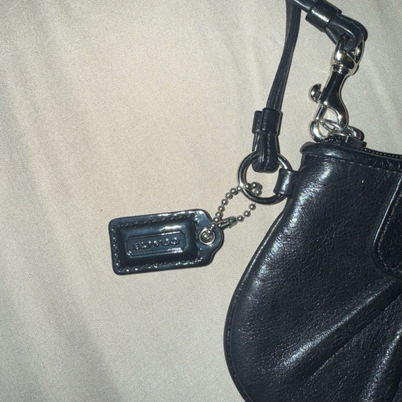 Coach Black Leather Pleated Wristlet Purse – Horse & Carriage Logo Purple Lining - Picture 5 of 7